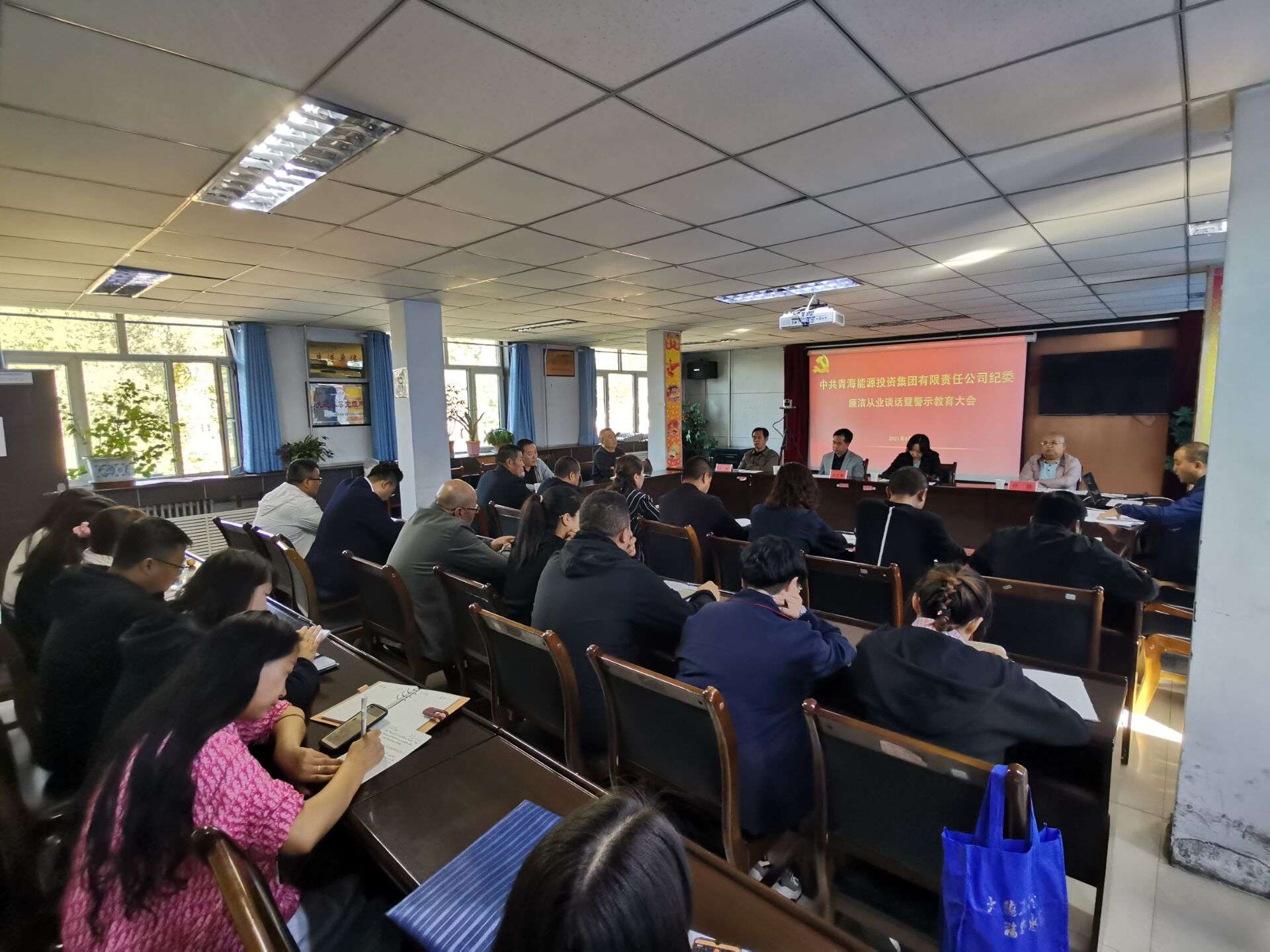 1635390620234223.jpg 集團(tuán)公司紀(jì)委開展廉潔談話活動(dòng) 黃奇中攝.jpg